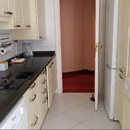 Piso Con Encanto Bajo El Capricho De Gaudi,