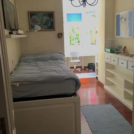 Piso Con Encanto Bajo El Capricho De Gaudi, * Comillas