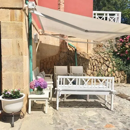 Piso Con Encanto Bajo El Capricho De Gaudi, Apartment Comillas