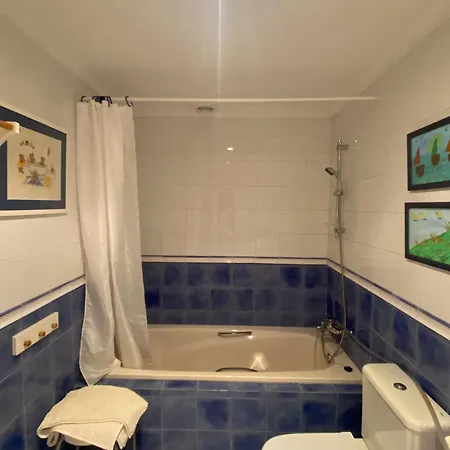 Piso Con Encanto Bajo El Capricho De Gaudi, Apartment
