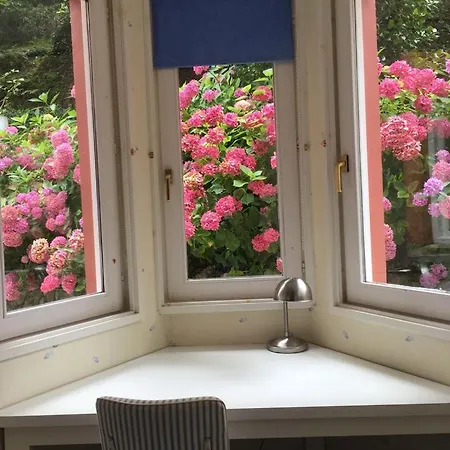 Piso Con Encanto Bajo El Capricho De Gaudi, Apartment
